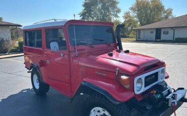 Toyota-Other-1981-Red-Black-16