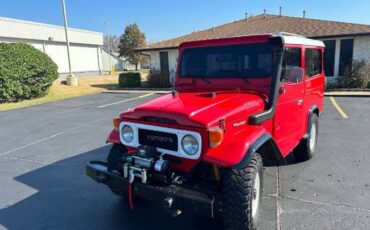 Toyota-Other-1981-Red-Black