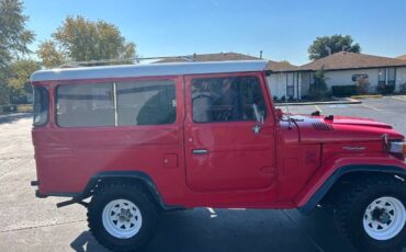 Toyota-Other-1981-Red-Black-4