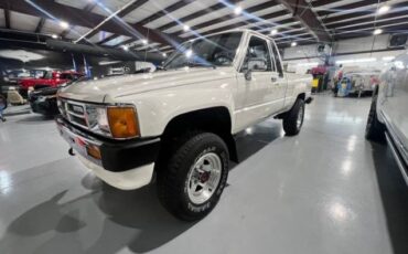 Toyota-Other-1987-White-11