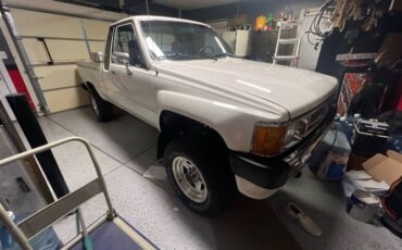 Toyota-Other-1987-White-2