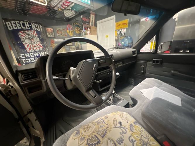 Toyota-Other-1987-White-5