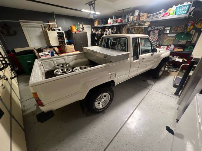Toyota-Other-1987-White-9