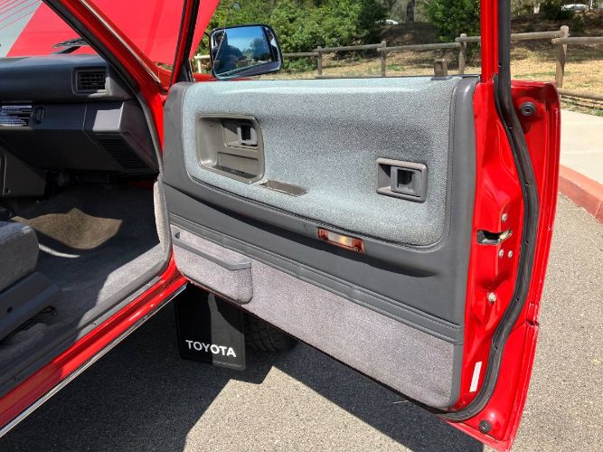 Toyota-Other-1988-Red-12