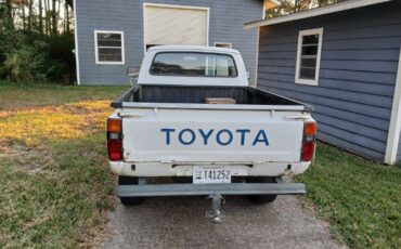 Toyota-Pickup-1980-1
