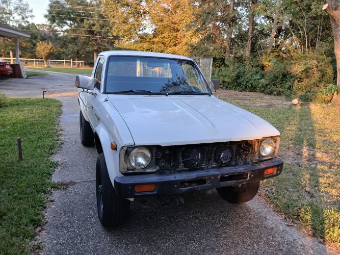 Toyota-Pickup-1980-19