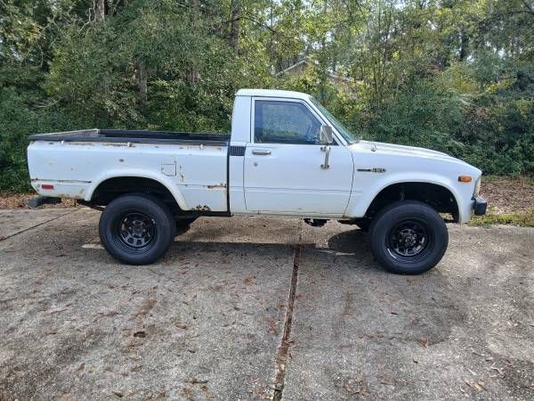 Toyota-Pickup-1980-2