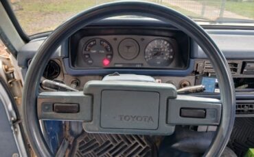 Toyota-Pickup-1980-20