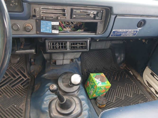 Toyota-Pickup-1980-21