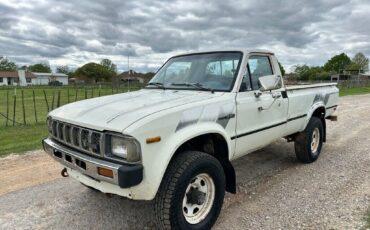Toyota-Pickup-1982-Standard-Cab-Pickup-3