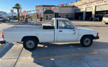 Toyota-Pickup-1984-1