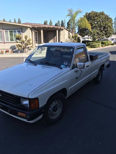 Toyota-Pickup-1984-13