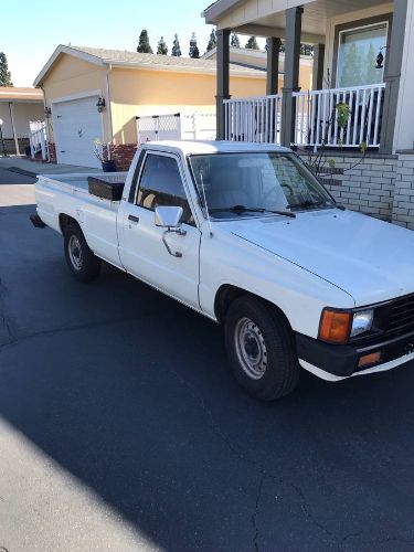 Toyota-Pickup-1984-16