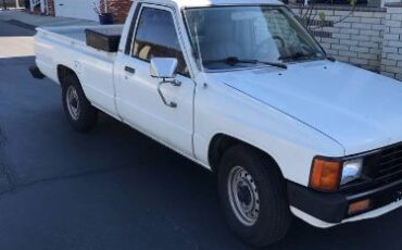 Toyota-Pickup-1984-17