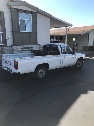 Toyota-Pickup-1984-6