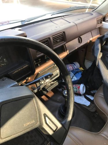 Toyota-Pickup-1984-9