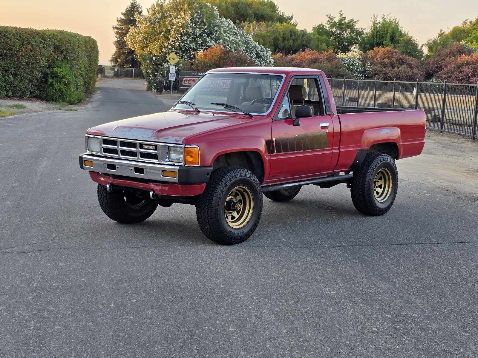 Toyota-Pickup-1985-1
