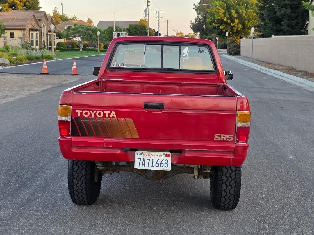 Toyota-Pickup-1985-4
