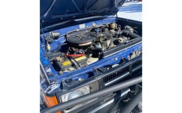 Toyota-Pickup-1985-Custom-wrap-blue-Blue-1