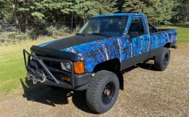 Toyota-Pickup-1985-Custom-wrap-blue-Blue-2