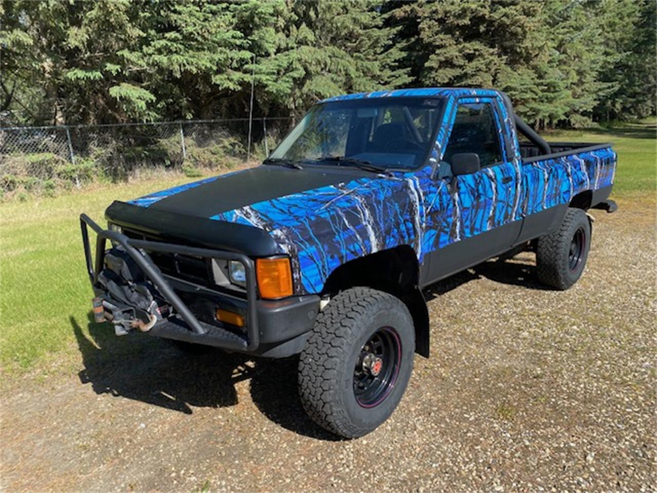 Toyota-Pickup-1985-Custom-wrap-blue-Blue-2