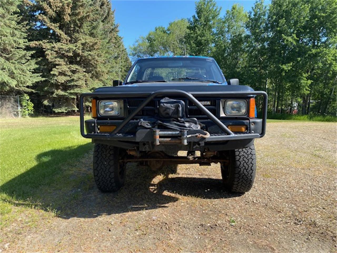 Toyota-Pickup-1985-Custom-wrap-blue-Blue-3