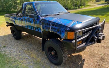 Toyota-Pickup-1985-Custom-wrap-blue-Blue-4