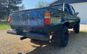 Toyota-Pickup-1985-Custom-wrap-blue-Blue-5