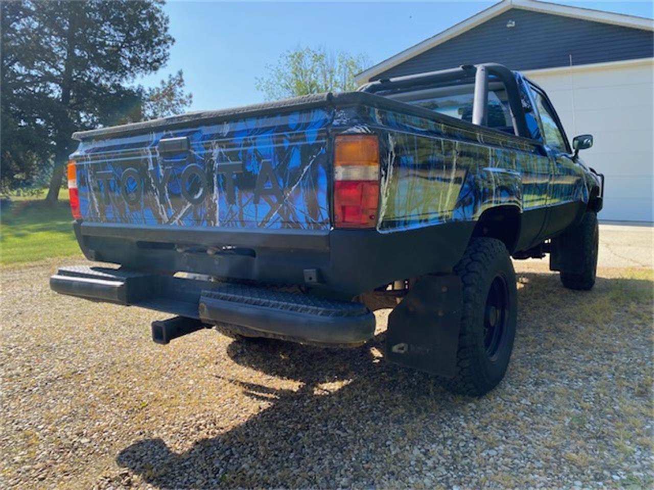 Toyota-Pickup-1985-Custom-wrap-blue-Blue-5