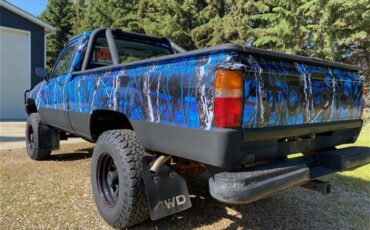 Toyota-Pickup-1985-Custom-wrap-blue-Blue-6