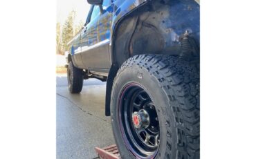 Toyota-Pickup-1985-Custom-wrap-blue-Blue-7