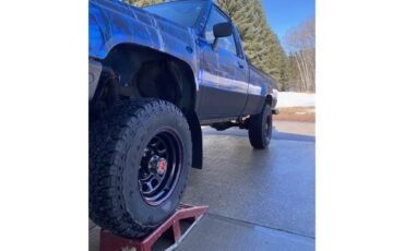 Toyota-Pickup-1985-Custom-wrap-blue-Blue-8