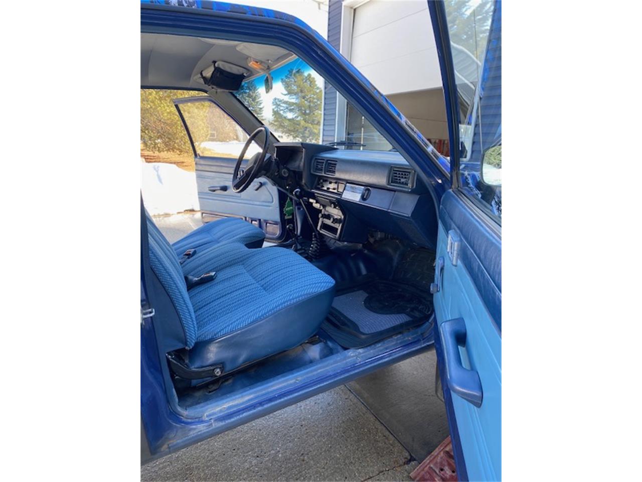 Toyota-Pickup-1985-Custom-wrap-blue-Blue-9