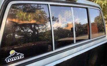 Toyota-Pickup-1987-Black-amp-White-Grey-13