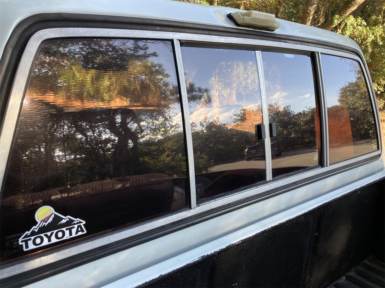 Toyota-Pickup-1987-Black-amp-White-Grey-13