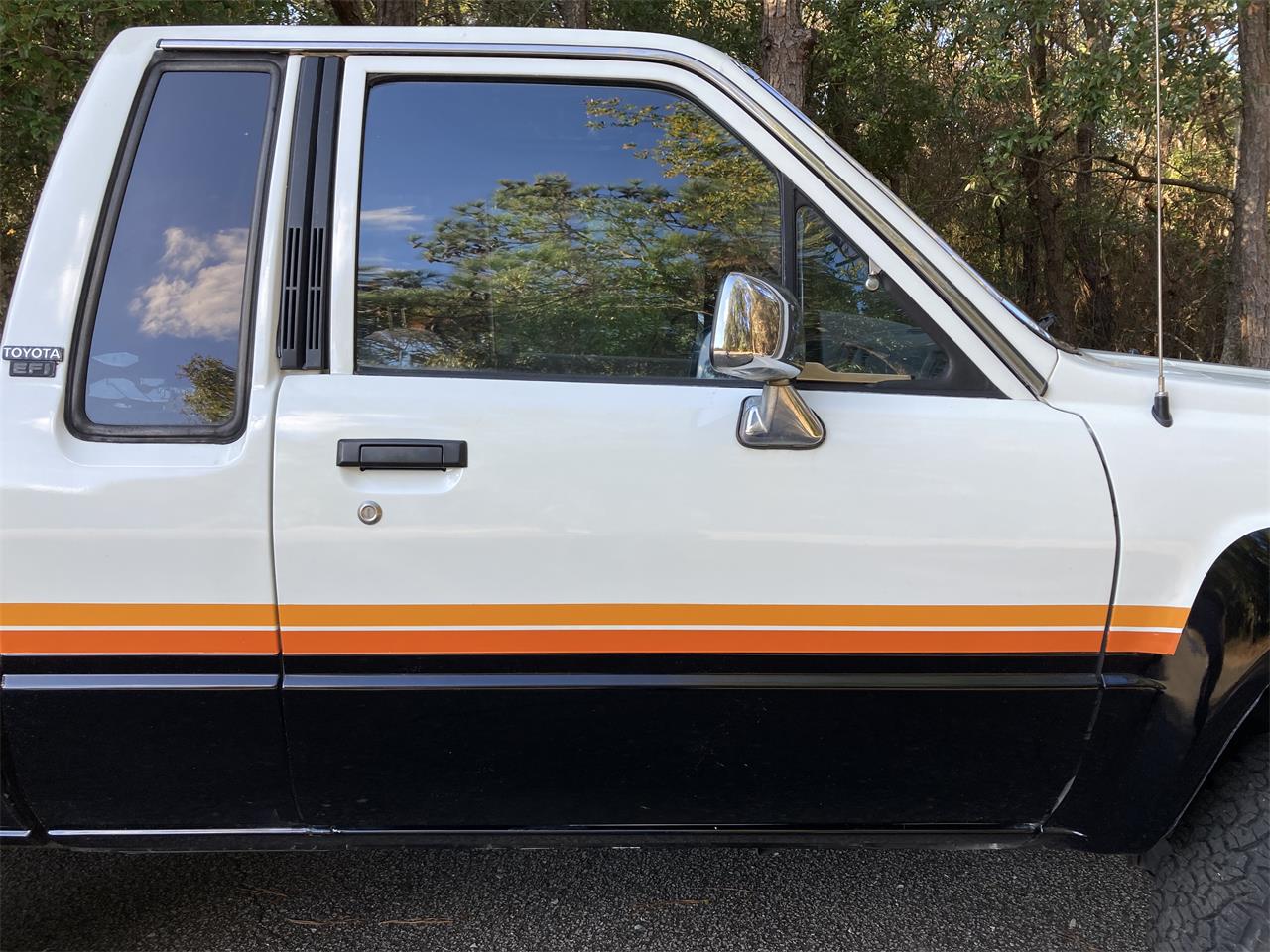 Toyota-Pickup-1987-Black-amp-White-Grey-25