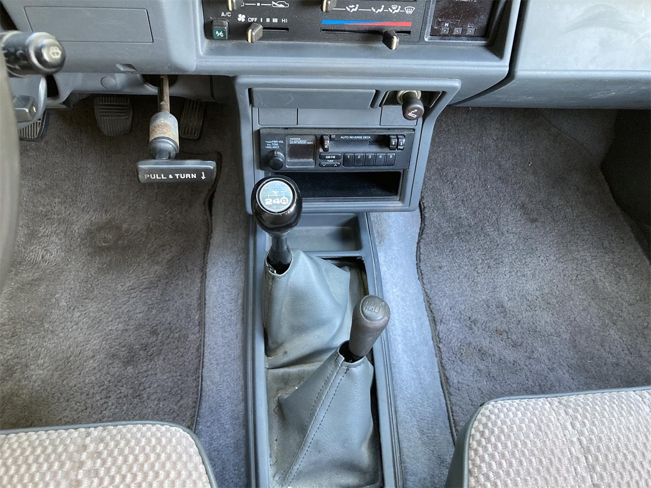 Toyota-Pickup-1987-Black-amp-White-Grey-26