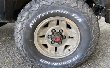 Toyota-Pickup-1987-Black-amp-White-Grey-27