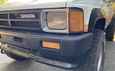 Toyota-Pickup-1987-Black-amp-White-Grey-3