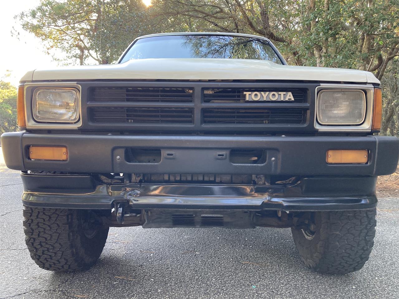 Toyota-Pickup-1987-Black-amp-White-Grey-31