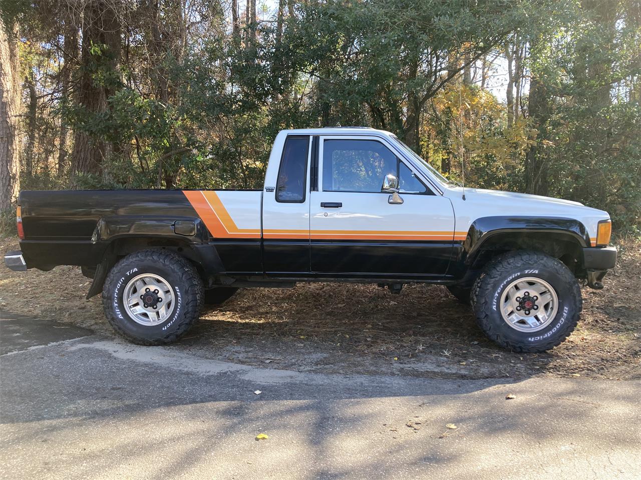 Toyota-Pickup-1987-Black-amp-White-Grey-32