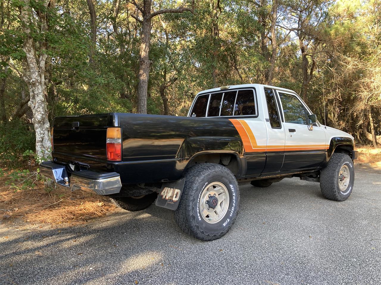 Toyota-Pickup-1987-Black-amp-White-Grey-33