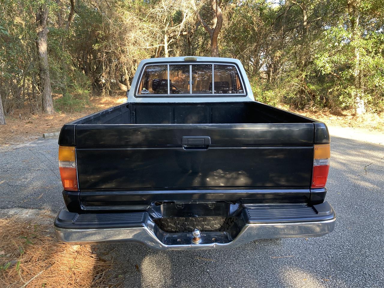 Toyota-Pickup-1987-Black-amp-White-Grey-34