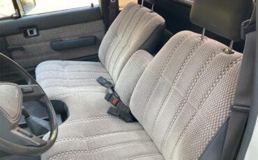 Toyota-Pickup-1987-Black-amp-White-Grey-38