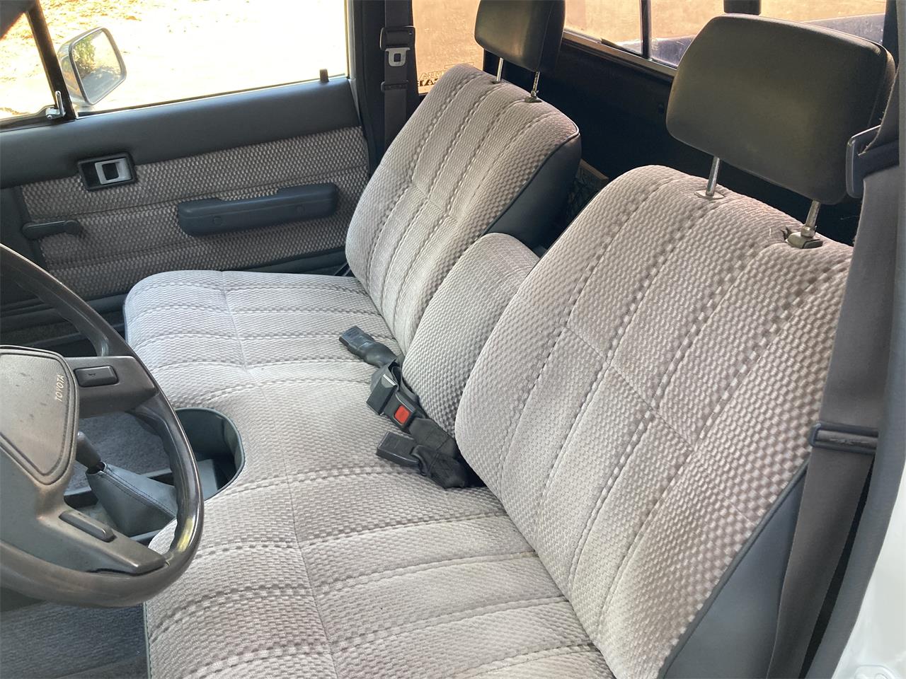 Toyota-Pickup-1987-Black-amp-White-Grey-38