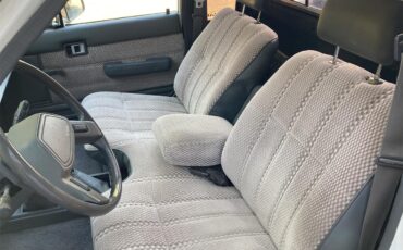 Toyota-Pickup-1987-Black-amp-White-Grey-39