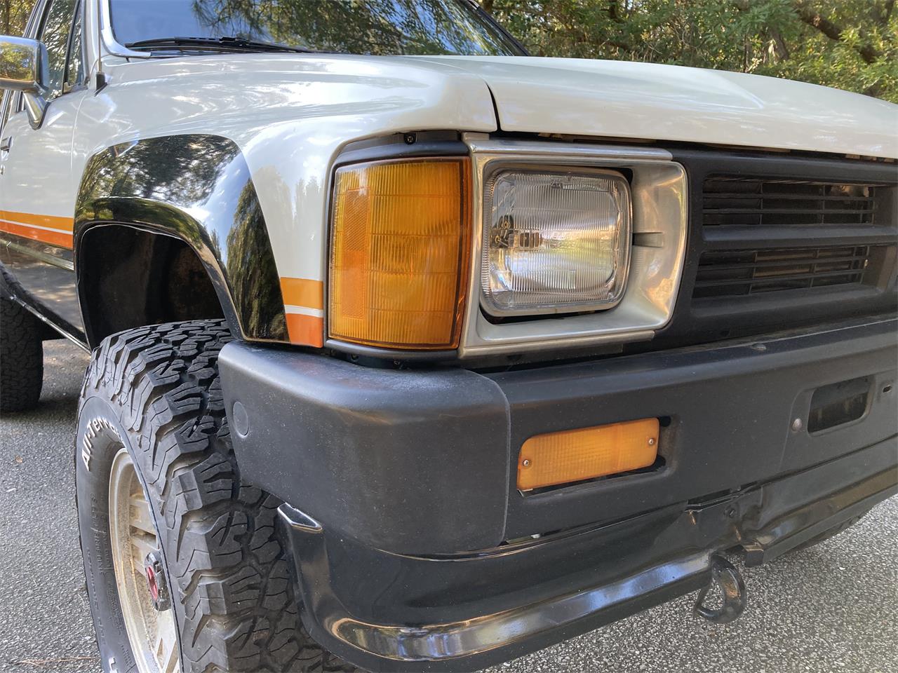Toyota-Pickup-1987-Black-amp-White-Grey-4