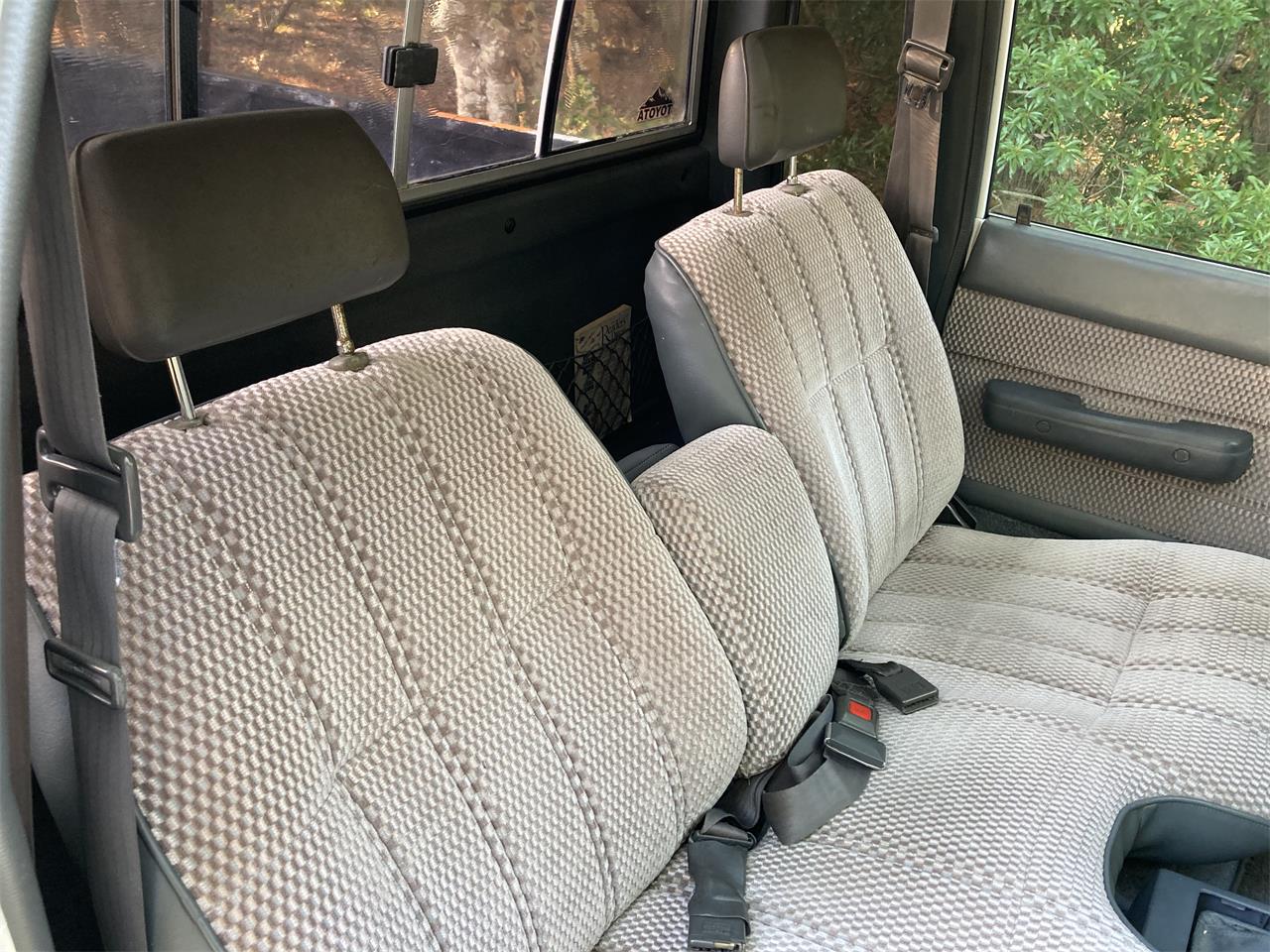 Toyota-Pickup-1987-Black-amp-White-Grey-41