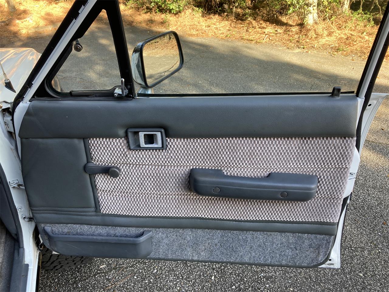 Toyota-Pickup-1987-Black-amp-White-Grey-42