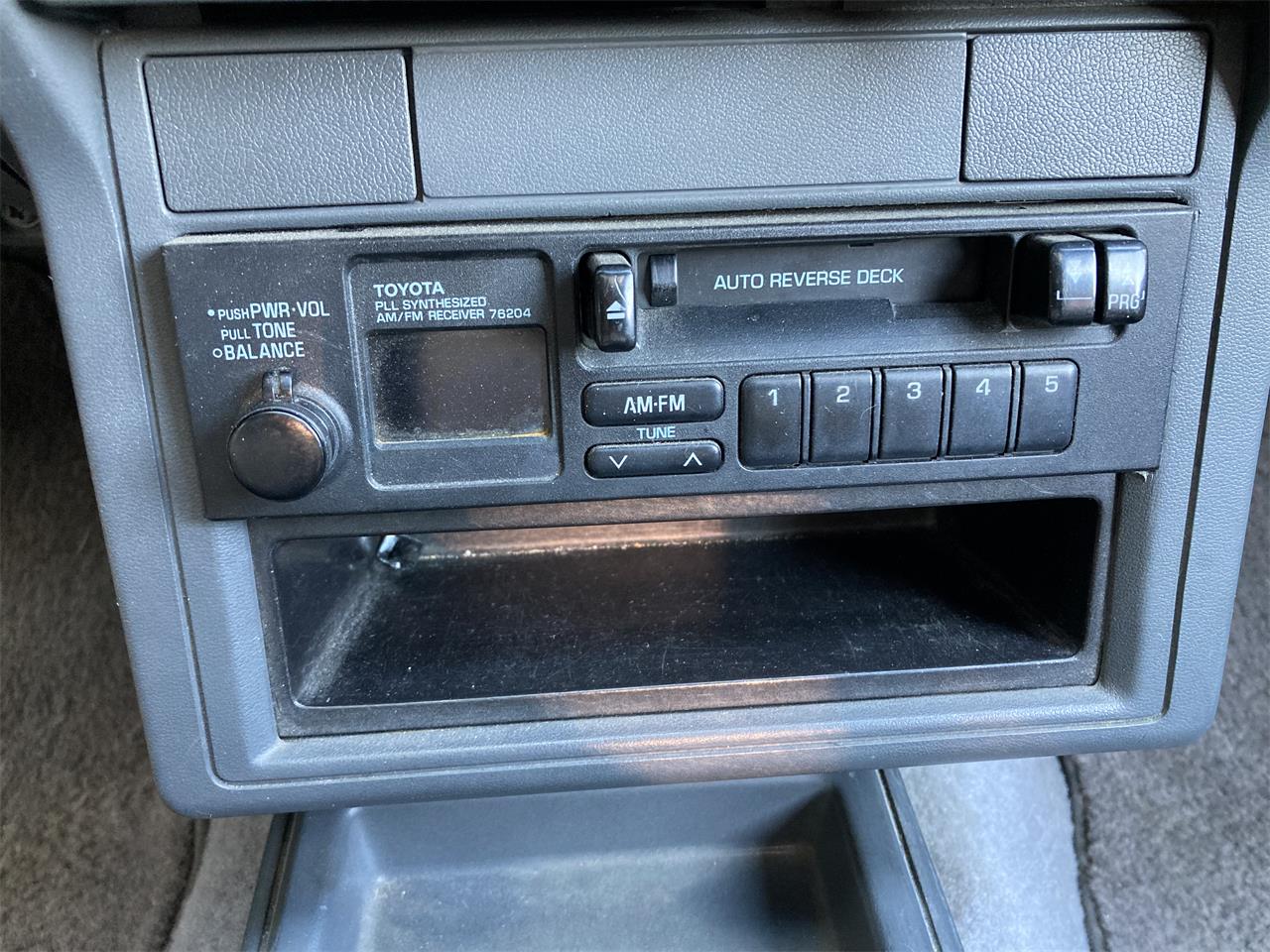 Toyota-Pickup-1987-Black-amp-White-Grey-48